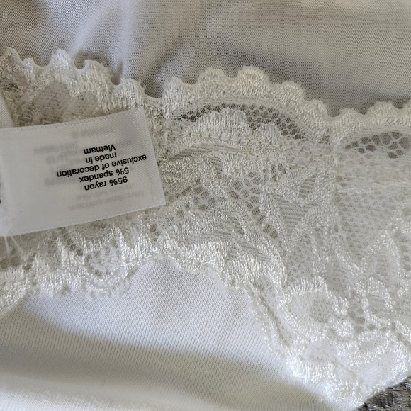 SOLD Womens tank cami's - Picture 7 of 7